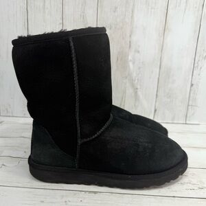 Ugg Short  Boots Womens 7 Black Suede Slip On Sheepskin Lined Winter